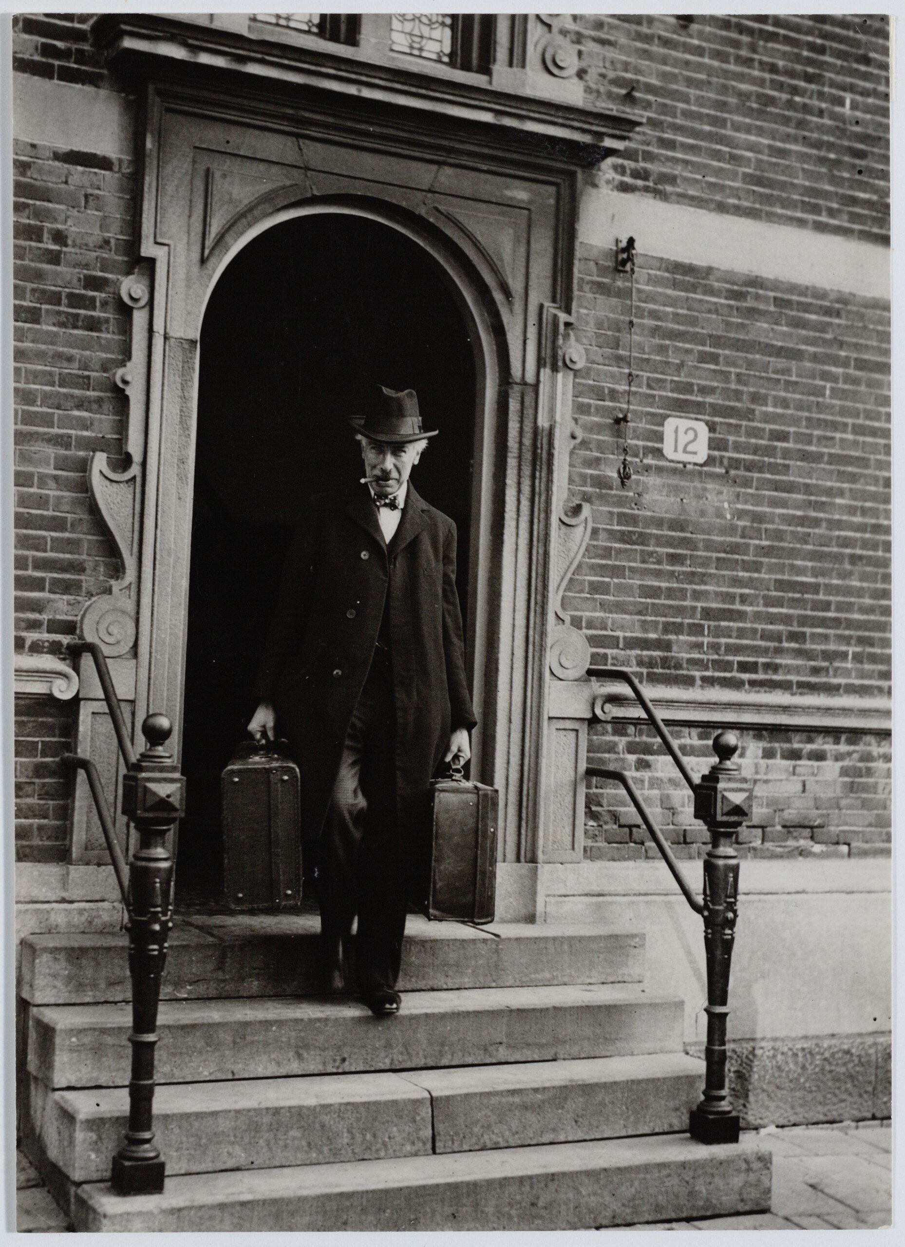 Arie Keppler Directeur van de Woningdienst verhuisd van het Muntgebouw naar de Stadhouderskade scaled